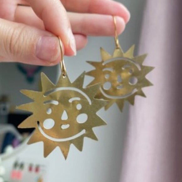mackbecks x phoebe wahl brass dangly sun earrings - Picture 3 of 4